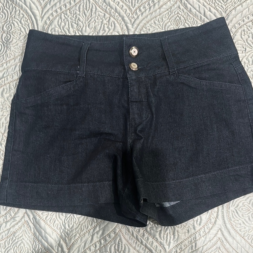 W 62 Westport size 6 signature fit dark denim shorts NWOT
